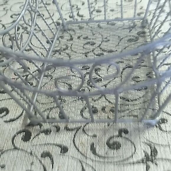 Elegant Gray Metal Wire Basket - Picture 5 of 8